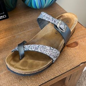 Reese sandals by Sanosan in Gunmetal Metallic. Size 41. Lightly worn.